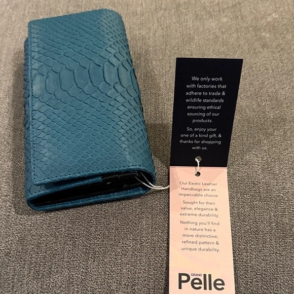 NWT - Exotic Leather Grand Pelle. Textured Wallet - Picture 4 of 8